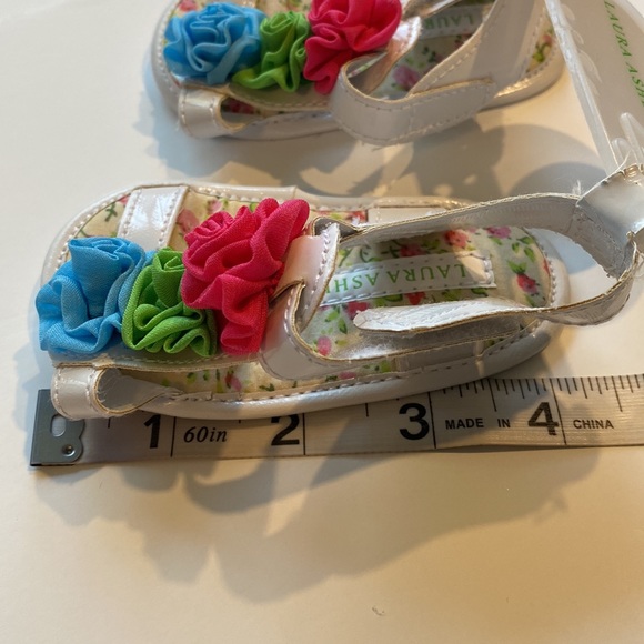 Laura Ashley SZ 2 Open Toe Baby Sandals Flower Shoes New - Picture 7 of 8